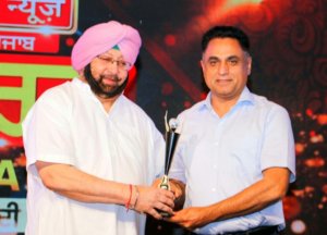 Captain Amarinder Singh honored CGC Jhanjeri with   Best Placements  Award