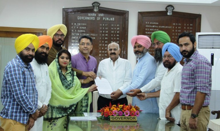 High power tariff: AAP submits a memorandum to Governor VP Singh Badnore