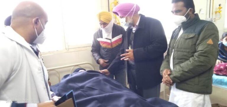 Balbir Sidhu meets injured farmers in Civil Hospital, Mohali