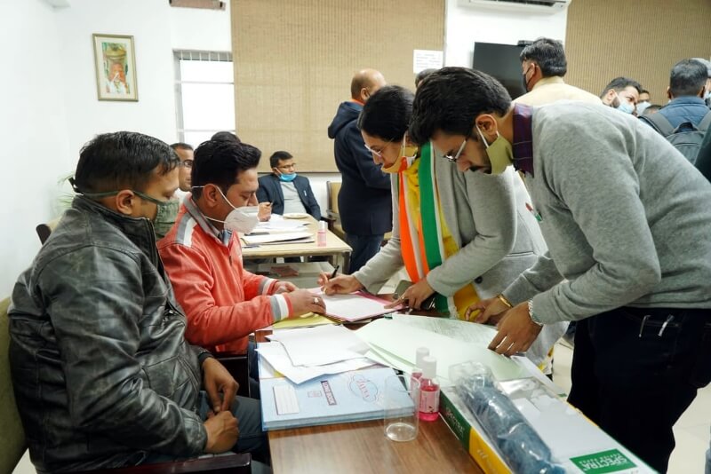 Cong Mayoral candidate, Upinder Ahluwalia files nomination papers