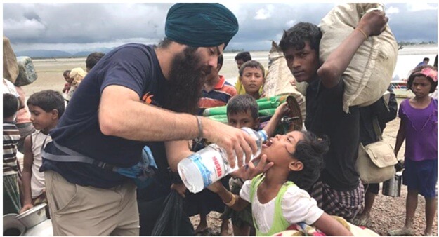 ﻿Khalsa Aid International volunteers providing essentials to the vulnerable members of society