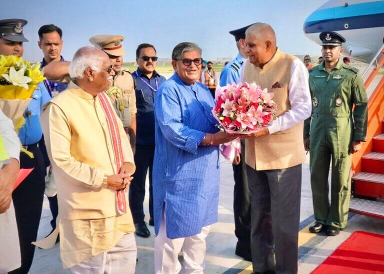 Read more about the article Vice President Jagdeep Dhankhar Receives Warm Welcome from Punjab Governor Gulab Chand Kataria in Chandigarh