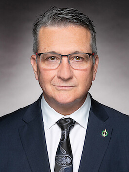 Read more about the article Canada and Ontario investing more than $1.7 million to support honey beekeeping operations